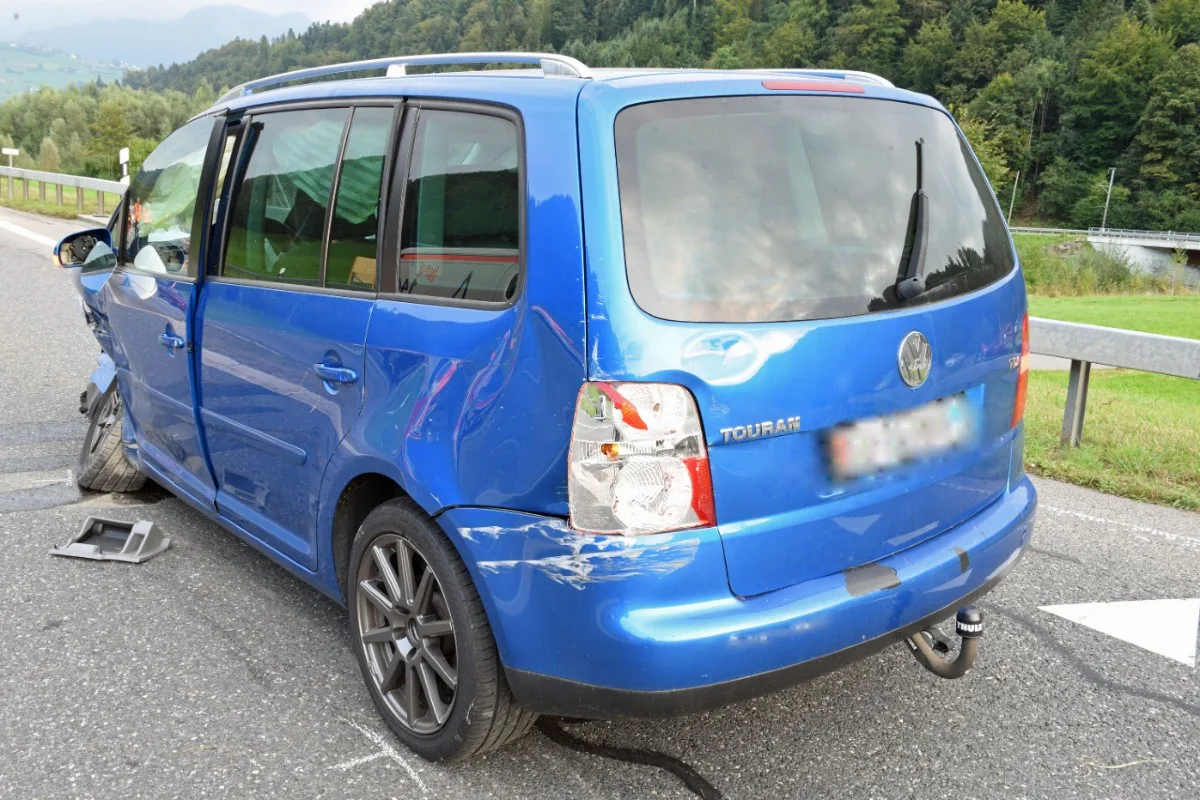 Zeugenaufruf aus Werthenstein LU - Vier Personen bei heftigem Unfall verletzt 