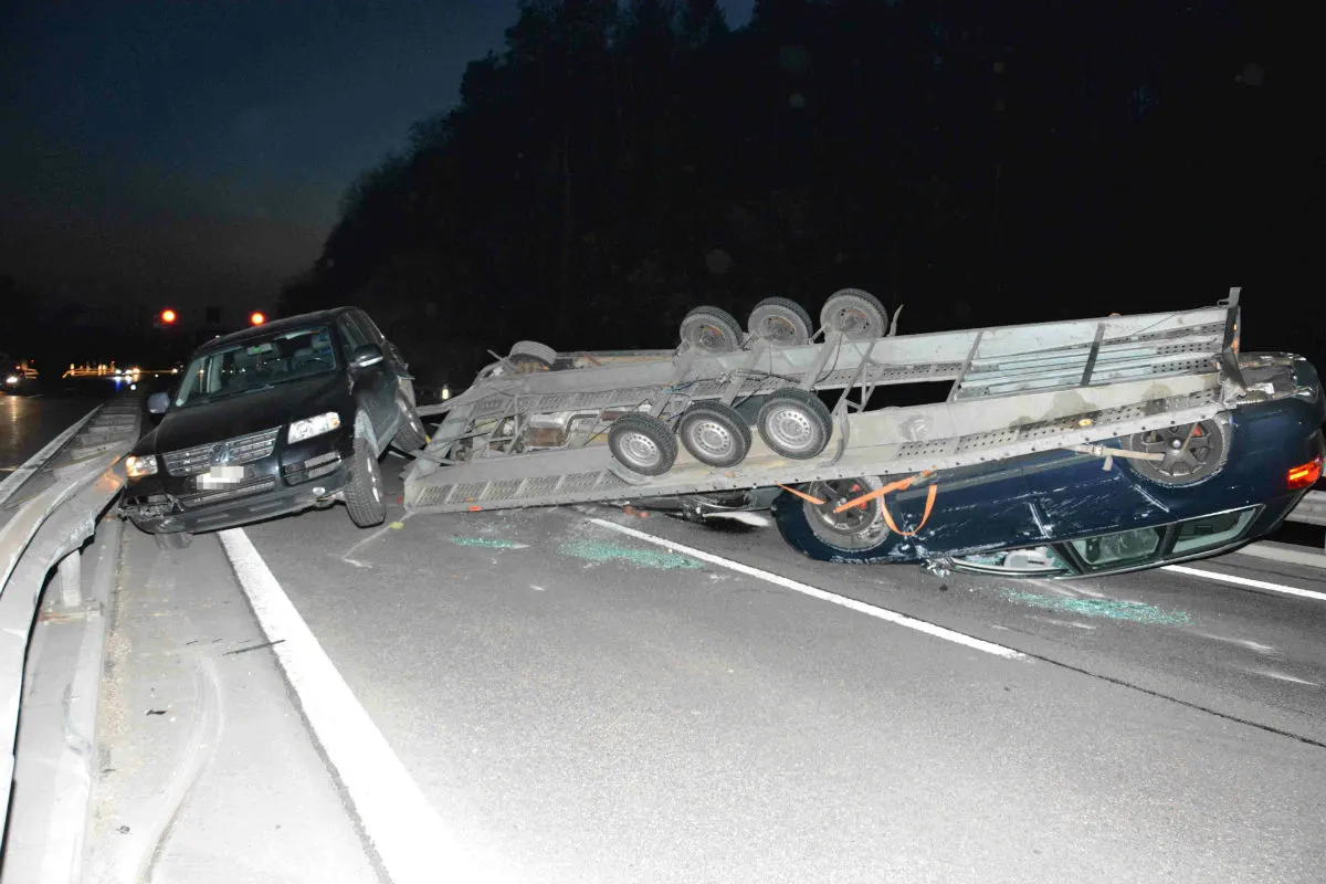 A2/Hägendorf SO - Anhänger kippt auf die Seite