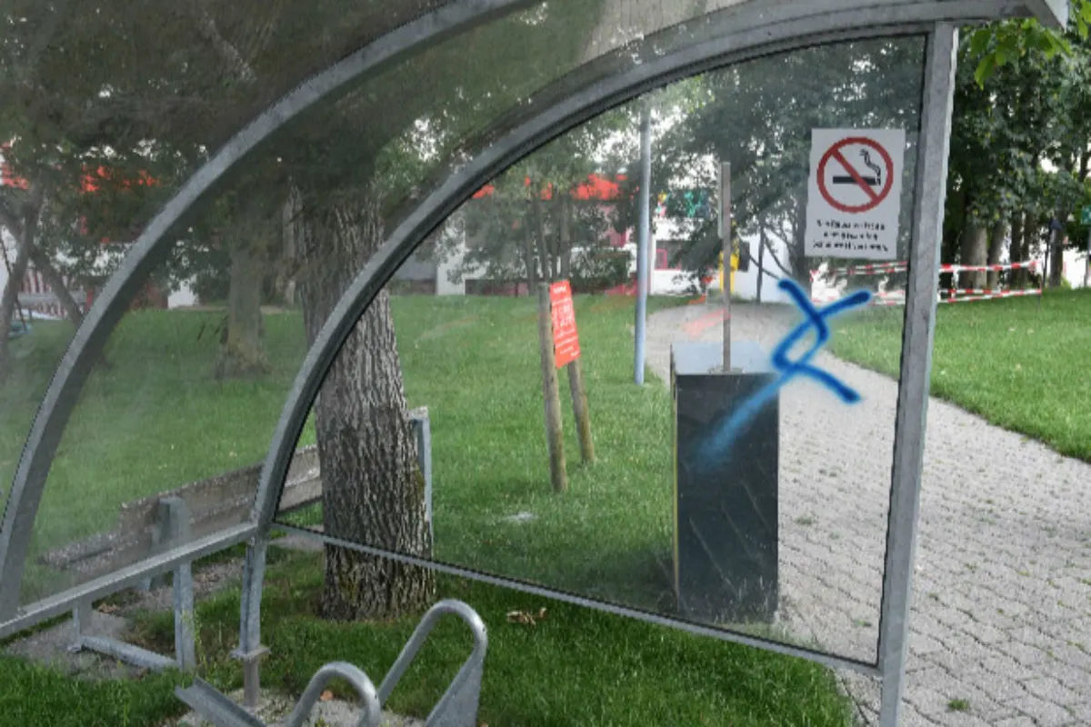 Schaan FL - Sprayerei beim Spielplatz der Schule