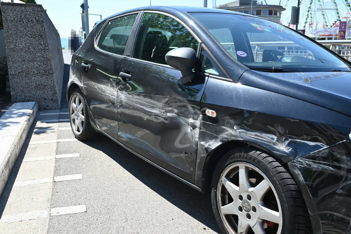 Rapperswil-Jona SG – Nach mehreren Streifkollisionen in Kandelaber geprallt 