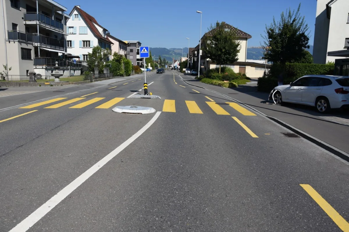 Unfall in Schmerikon SG  - Mann fahrunfähig in Insel gedonnert!