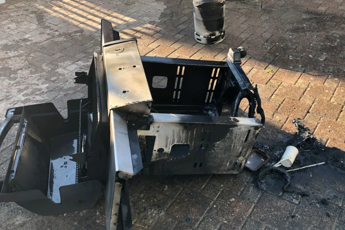 Kefikon TG - Grill gerät in Brand