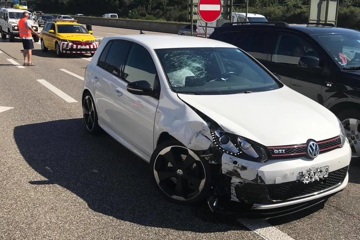 A2 Pratteln / Augst BL - Zwei Verkehrsunfälle sorgen für Verkehrsbehinderungen