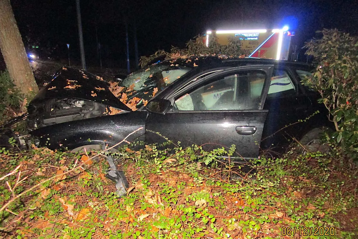 Unfall in Kreisverkehr in Rastede - Fahrer unter Alkoholeinfluss