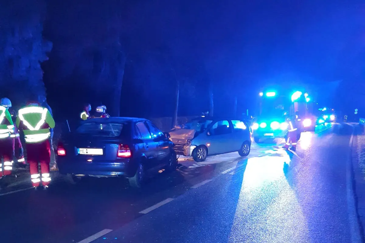Kollision in Velbert – Zwei Verletzte nach Glatteis-Unfall