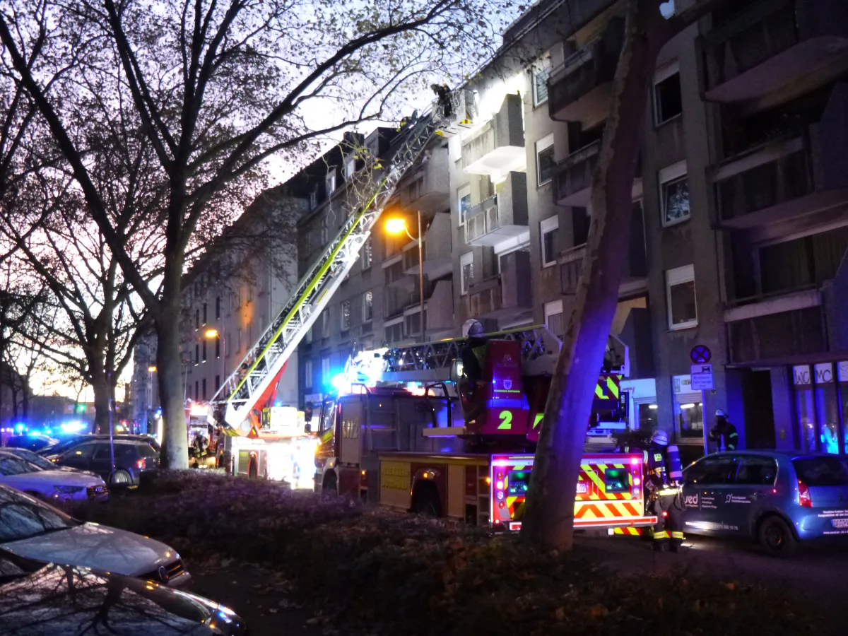 Dortmund – Feuerwehr rettet Bewohnerin – Großaufgebot bekämpft Wohnungsbrand in der Nordstadt
