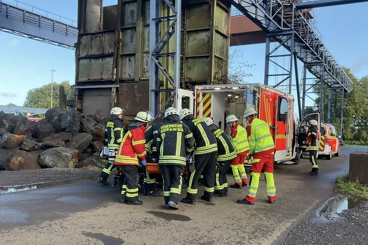 Mülheim an der Ruhr NW – Höhenrettung eines verletzten Arbeiters