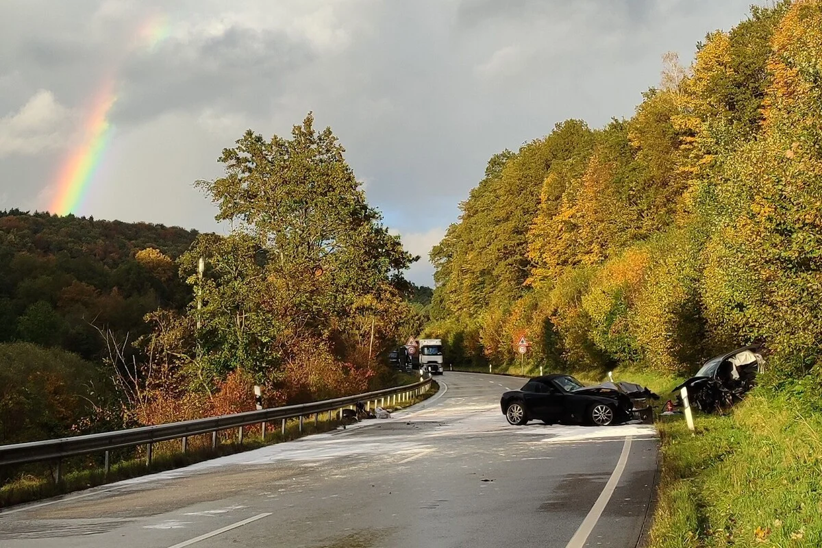 B 270 - Schwerer Verkehrsunfall mit zwei Verletzten 