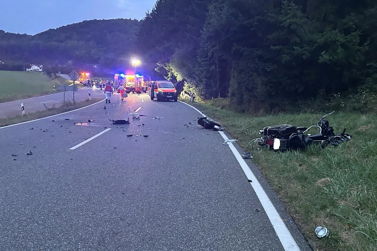 Erdesbach RP – Motorradfahrer bei Unfall mit Pkw lebensgefährlich verletzt
