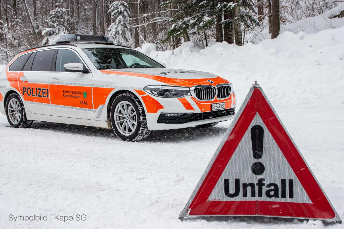 Schmerikon SG – Auto kommt ins Rutschen und kollidiert mit Fussgängern und Kleinkind