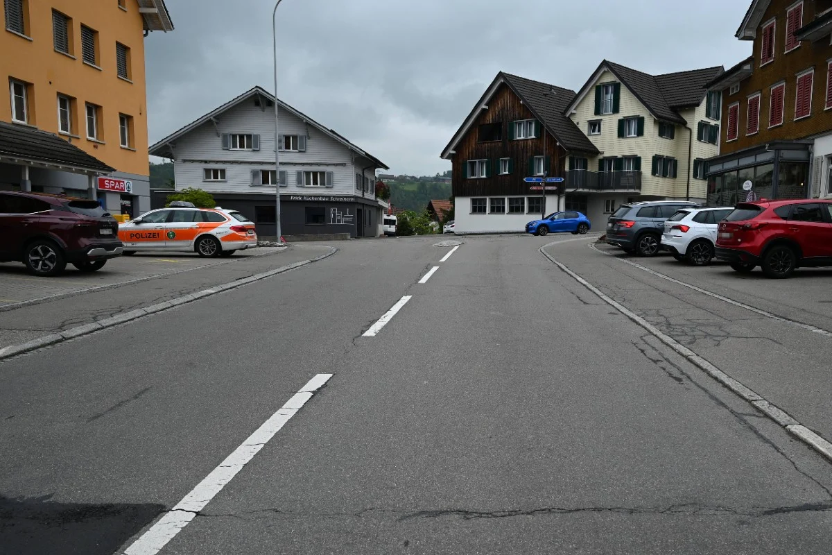 Unfall in Oberbüren SG - Rund 55-jährige Autofahrerin flüchtig