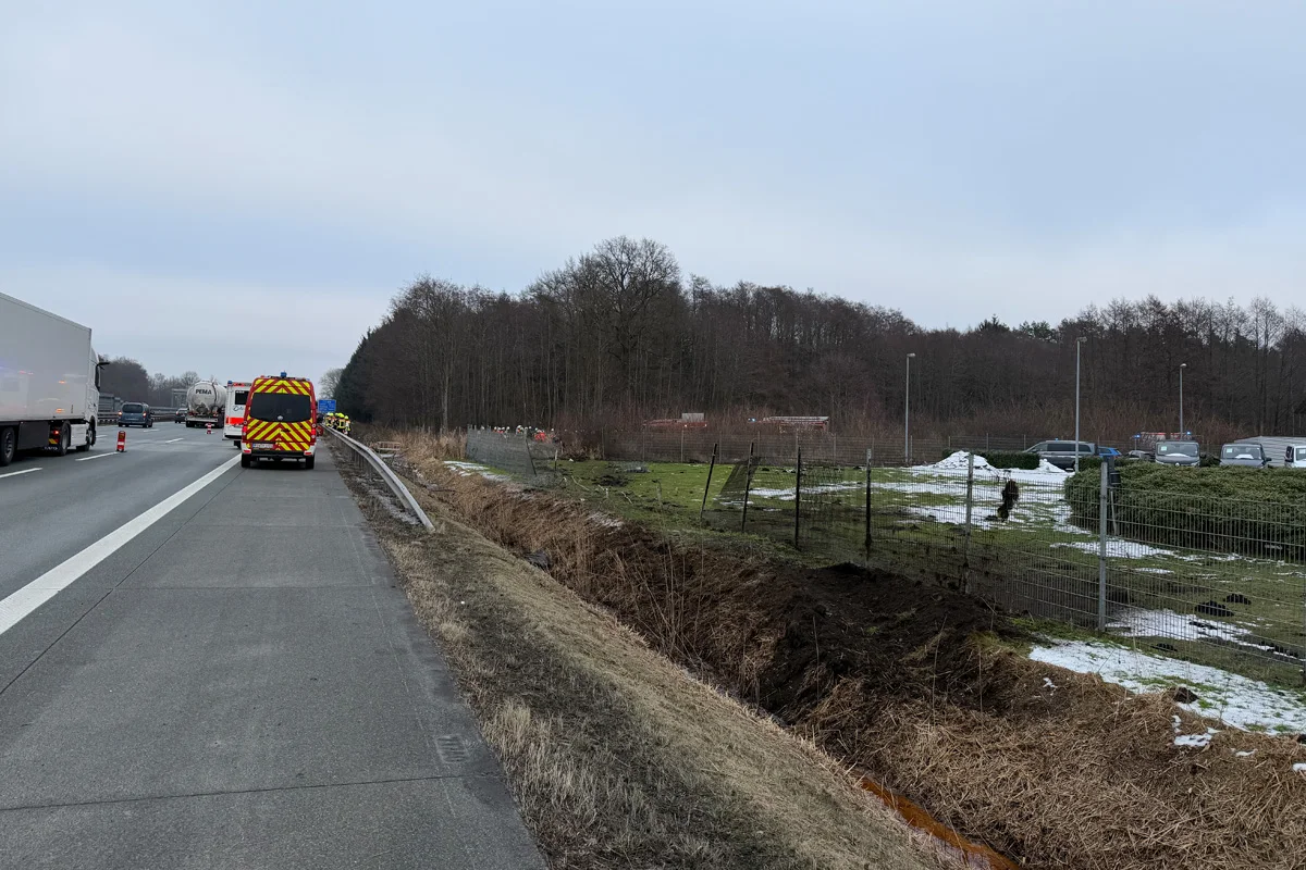 A1 Bockel – Fahrer nach Unfall eingeklemmt und schwer verletzt