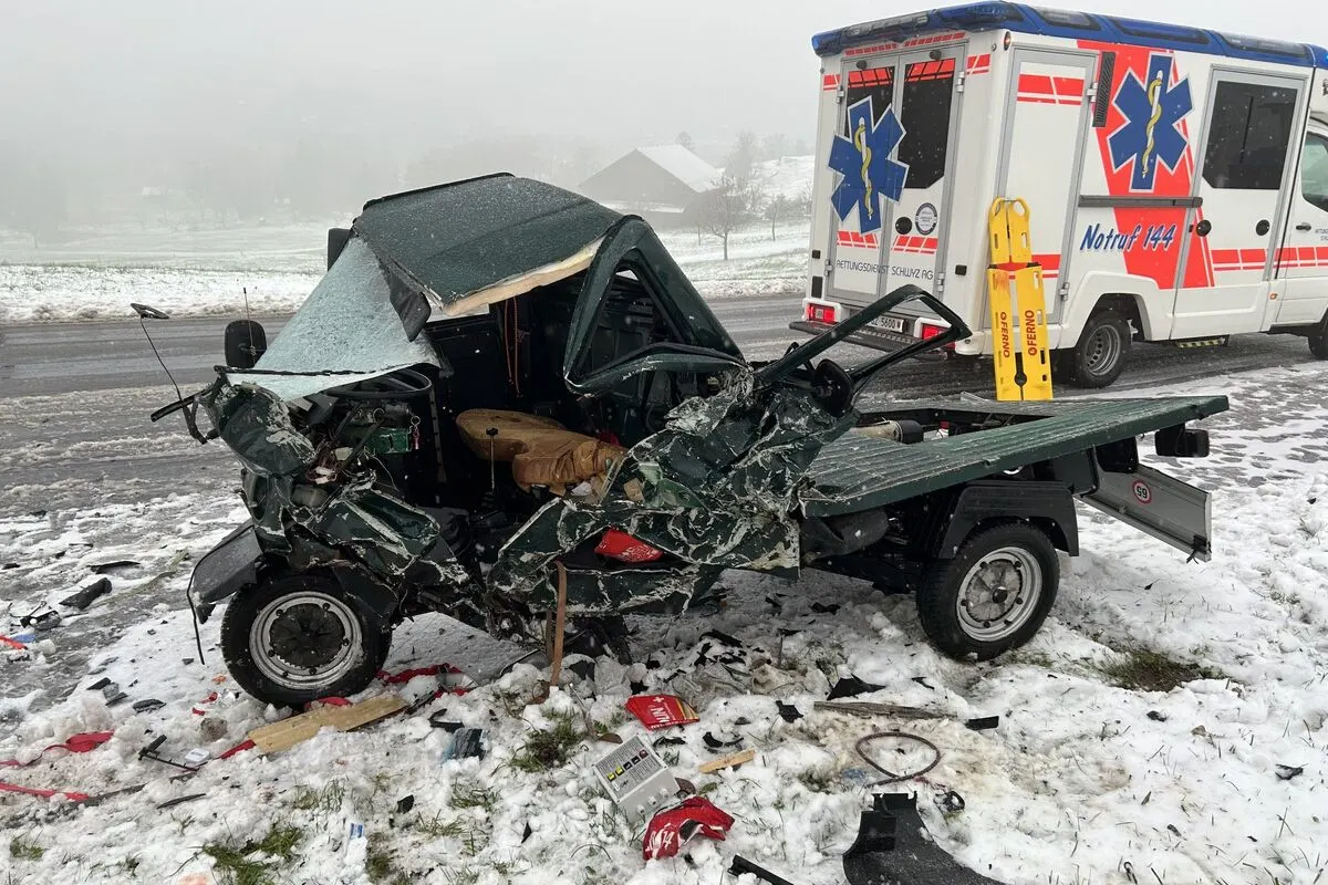 Kanton Schwyz - Mehrere Verkehrsunfälle nach Schneefall -  Eine Person erheblich verletzt