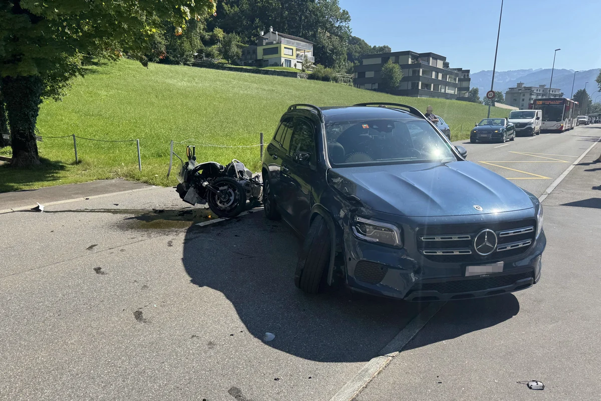 Brunnen SZ – Motorradfahrer bei Abbiegeunfall erheblich verletzt