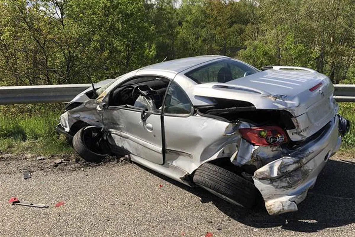 Pfaffenbach - 40-Jähriger ohne Führerschein kracht in Betonwand auf der Autobahn