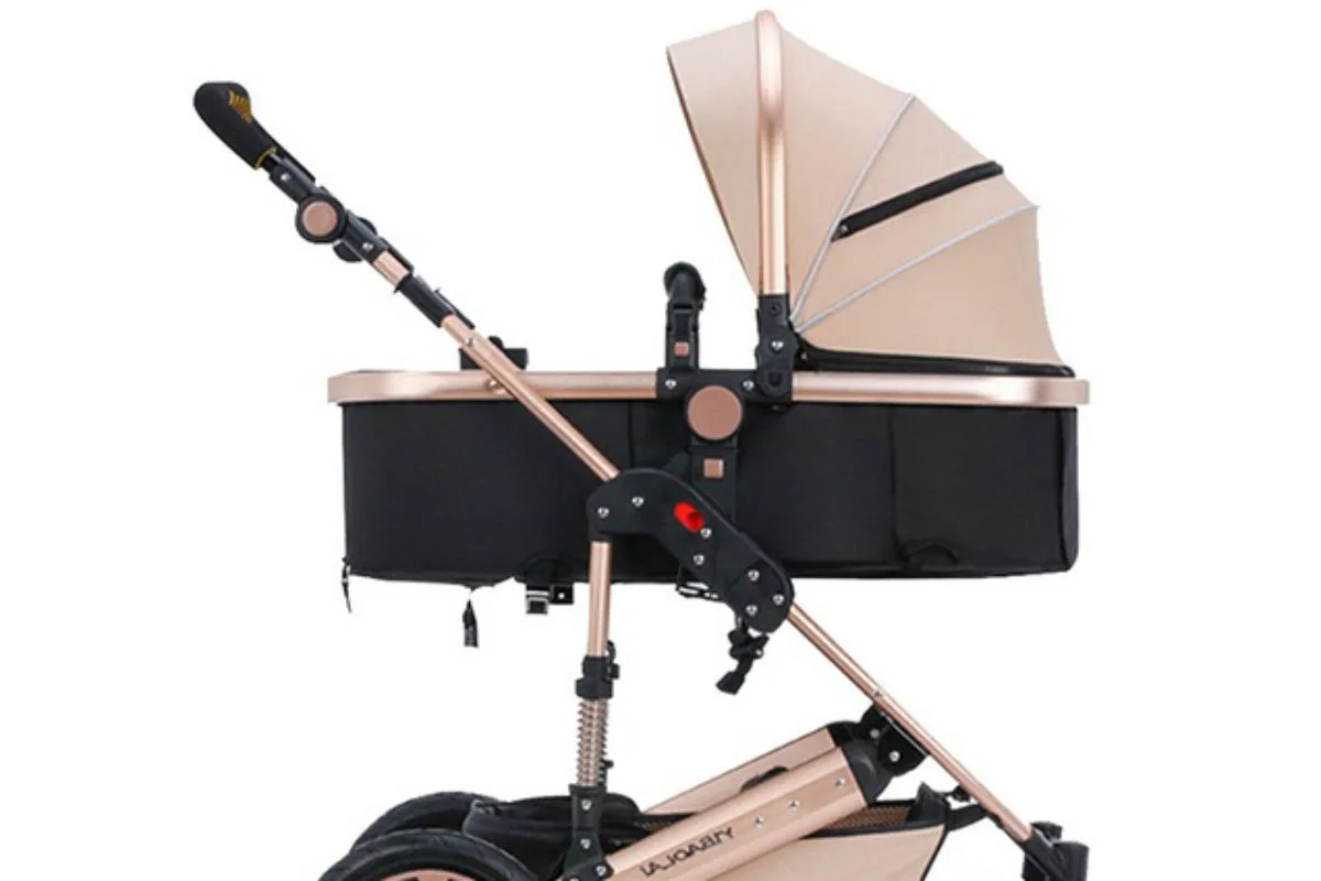 Linz - Mutter versteckt gestohlene Kleidungsstücke in Kinderwagen