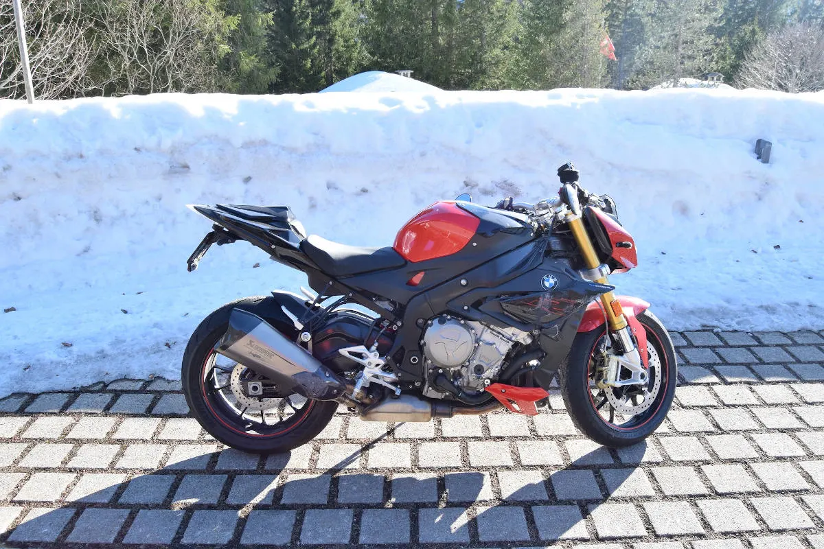 Urnäsch AR – Mit Motorrad in einer Kurve gestürzt