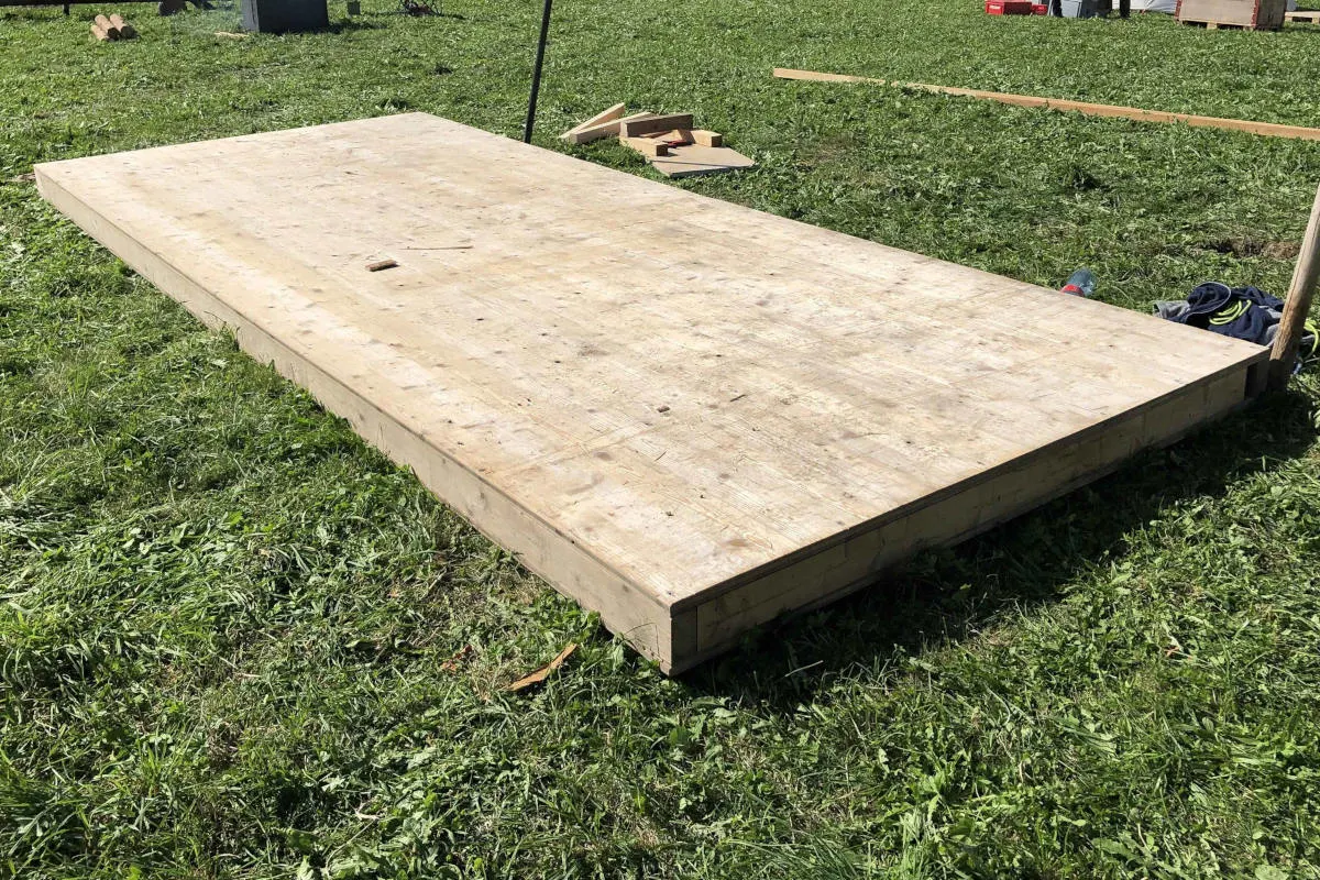 Berneck SG - Mann durch Holzelement verletzt