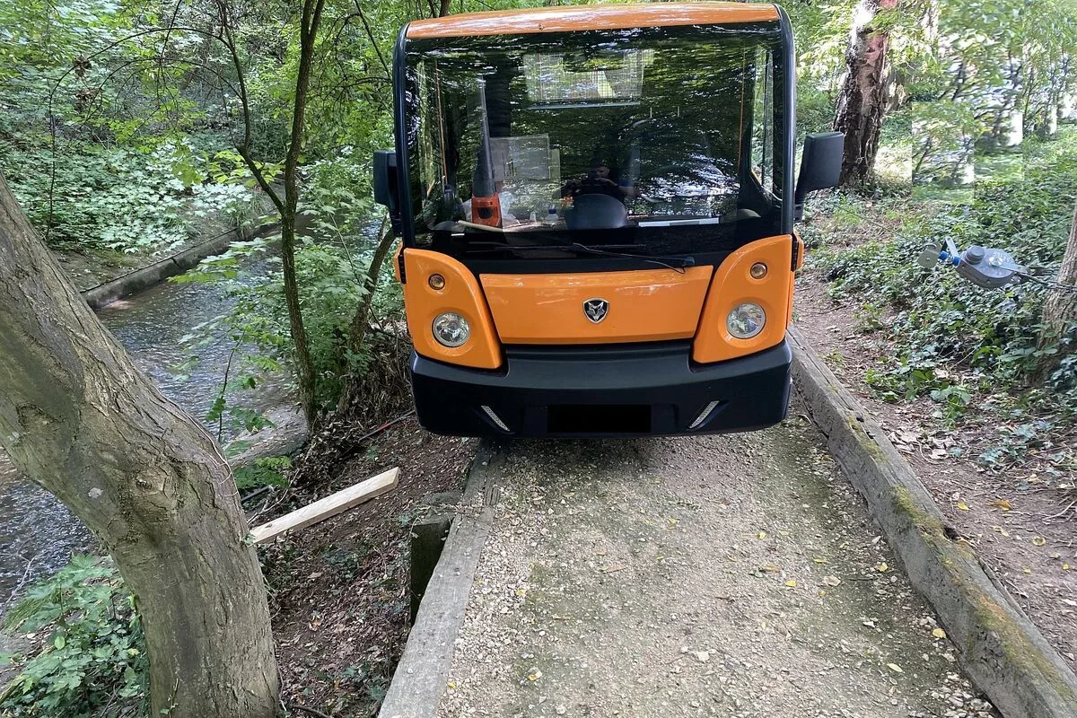 Binningen BL - Kommunalfahrzeug entwendet und stecken geblieben