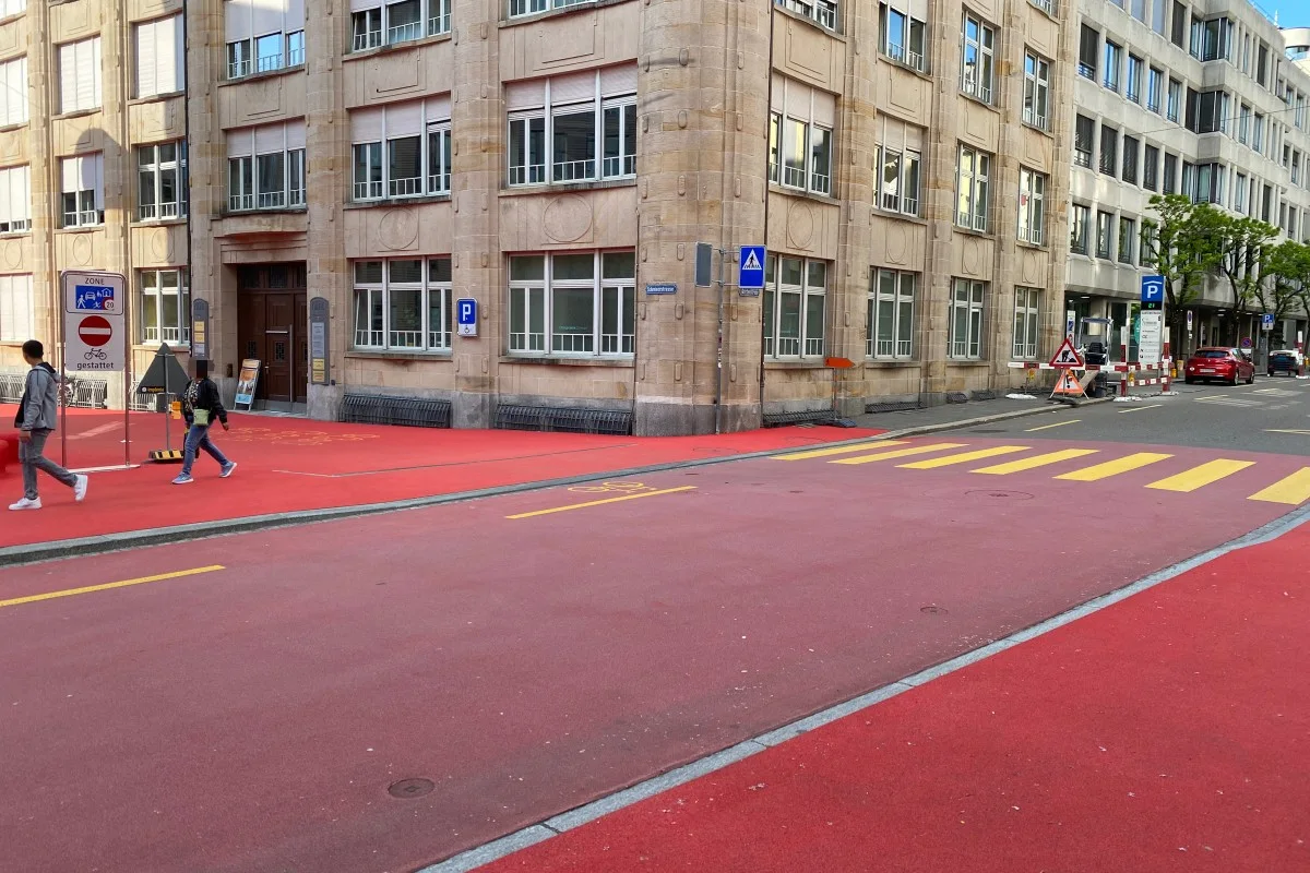 Stadt St. Gallen - Velofahrer nach Unfall leicht verletzt