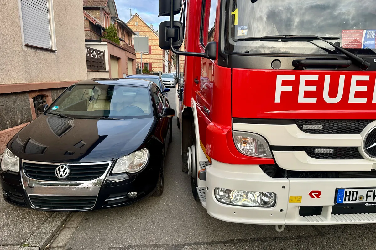 Weinheim – Gullybrand durch Böller ausgelöst