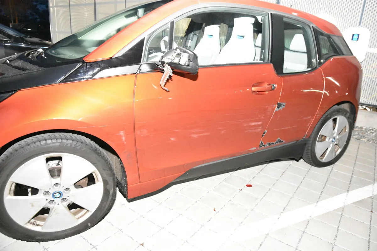 Bendern FL - Autos streifen sich