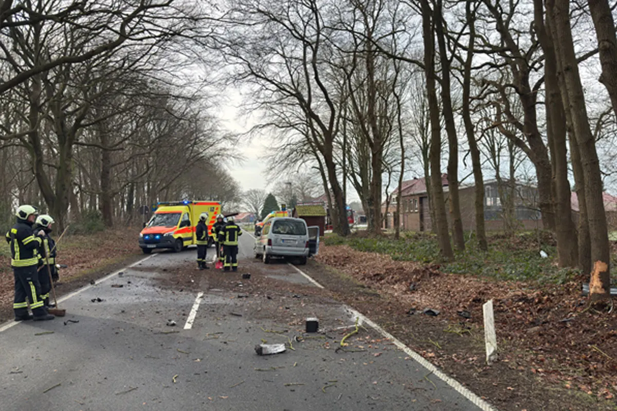 Aurich – Motorblock bei Unfall aus Fahrzeug gerissen