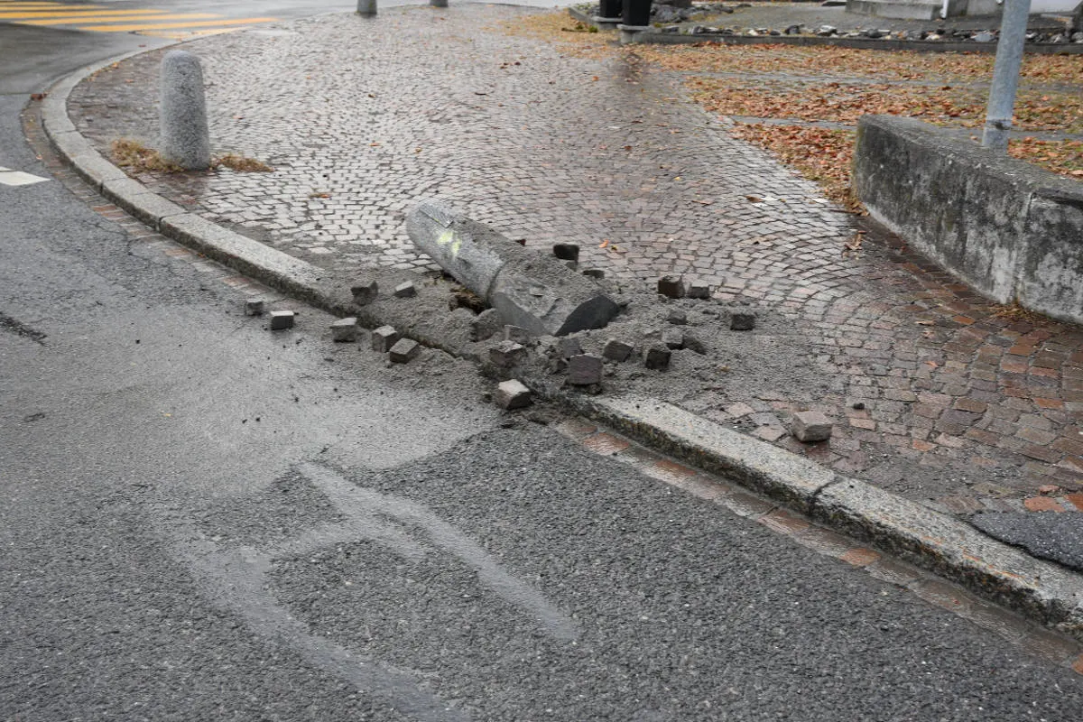 Mauren FL - Selbstunfall eines Linienbusses