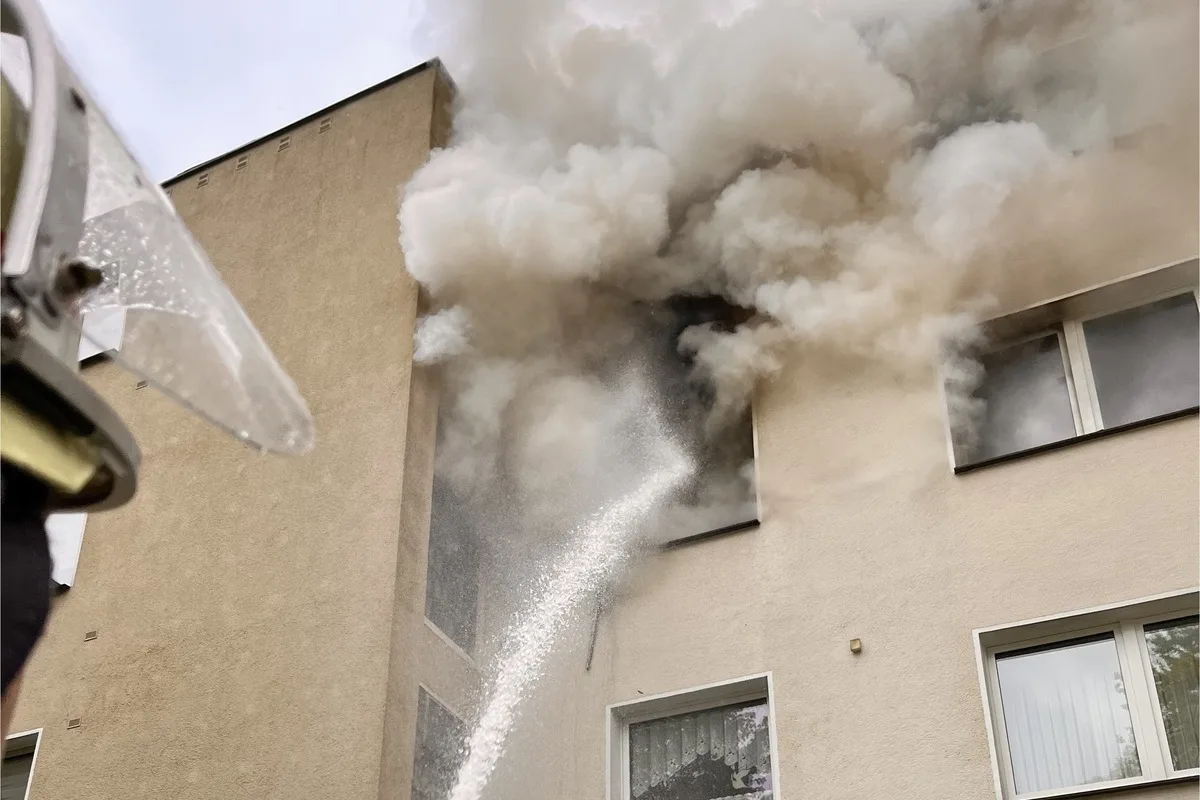 Gladbeck NW - Wohnungsbrand fordert ein Todesopfer 