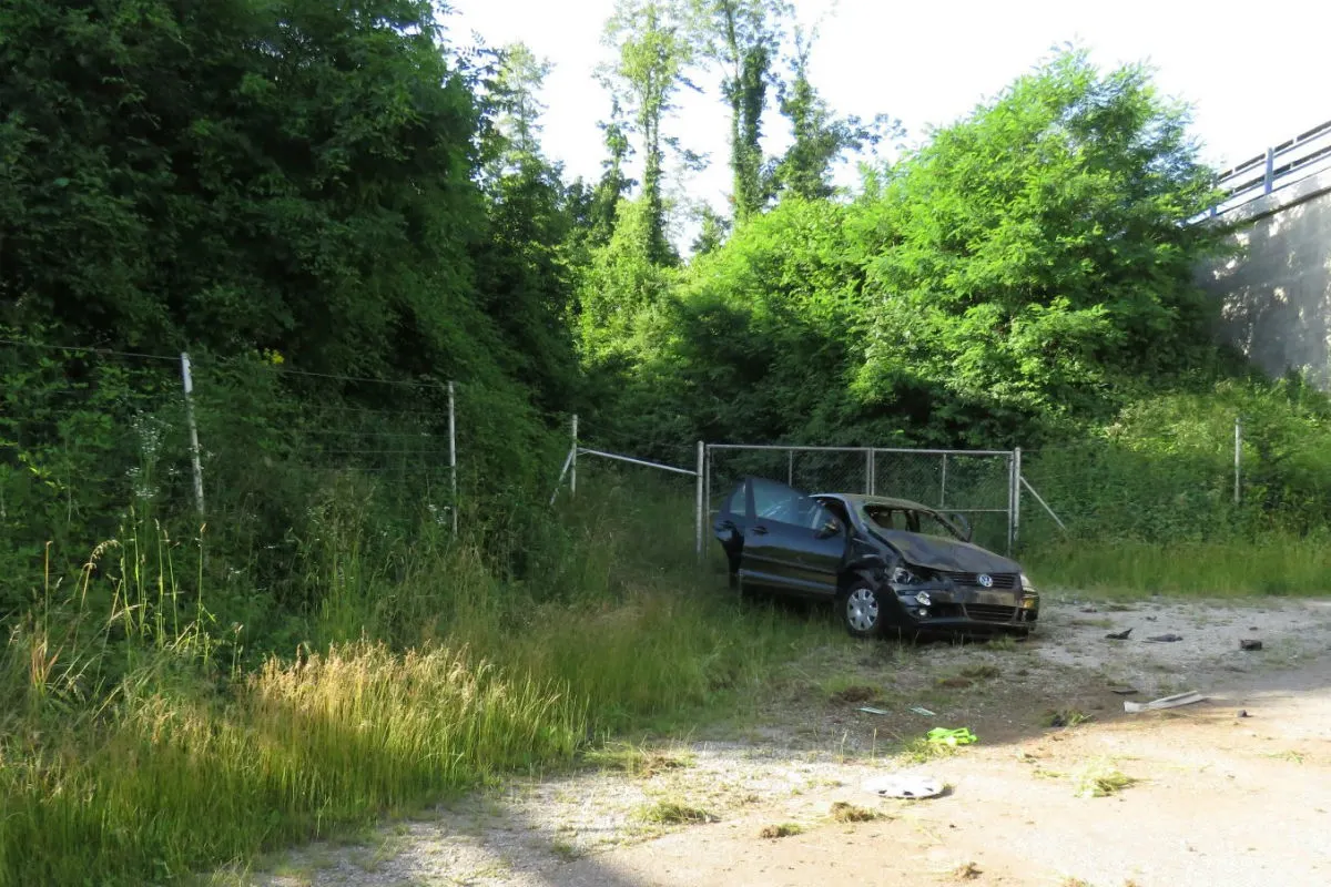 A1/Wettingen AG - Auto eines Neulenkers hebt ab