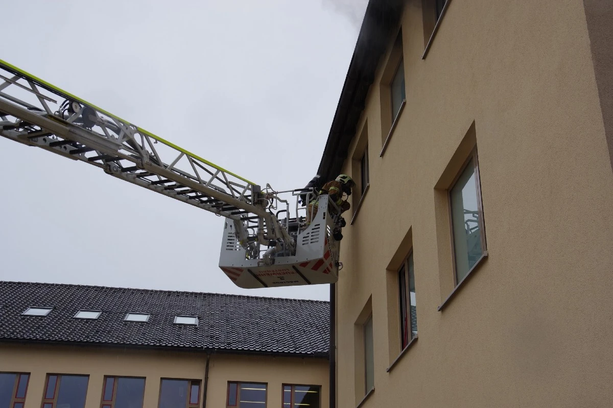 Lustenau / Kirchdorf - Mittelschule wegen Brand evakuiert
