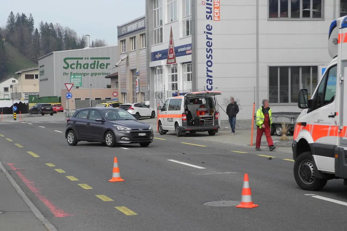 Einsiedeln SZ – Motorradlenker bei Kollision verletzt – Zeugenaufruf