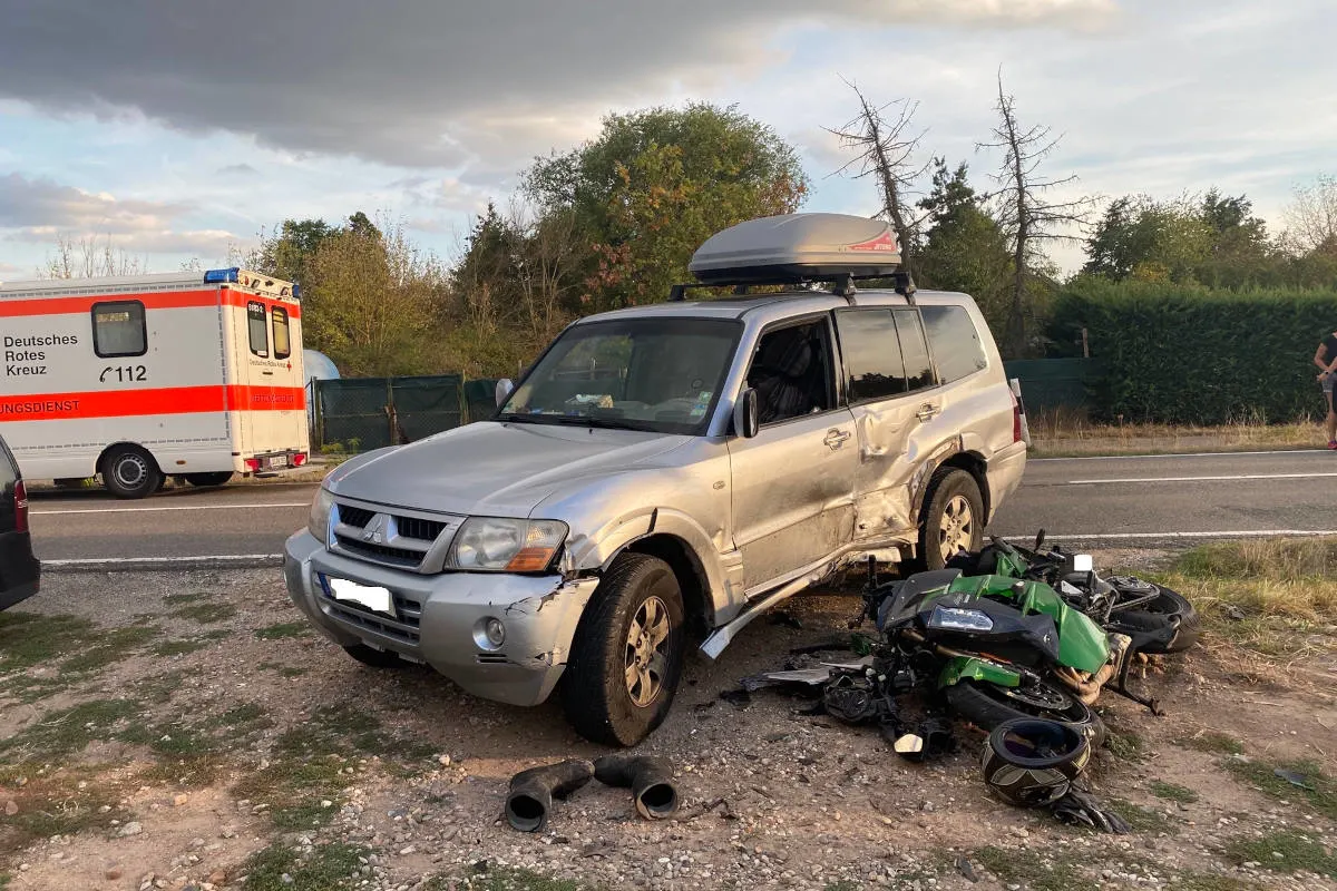 Neustadt an der Weinstraße – Motorrad kracht in abbiegendes Auto – Fahrer schwer verletzt