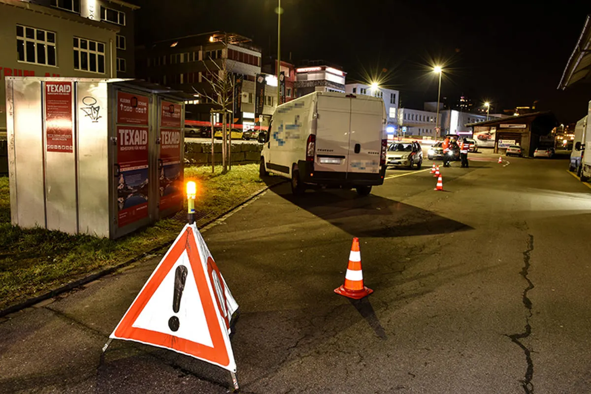 Wädenswil ZH - Fussgängerin bei Verkehrsunfall verletzt - Zeugenaufruf
