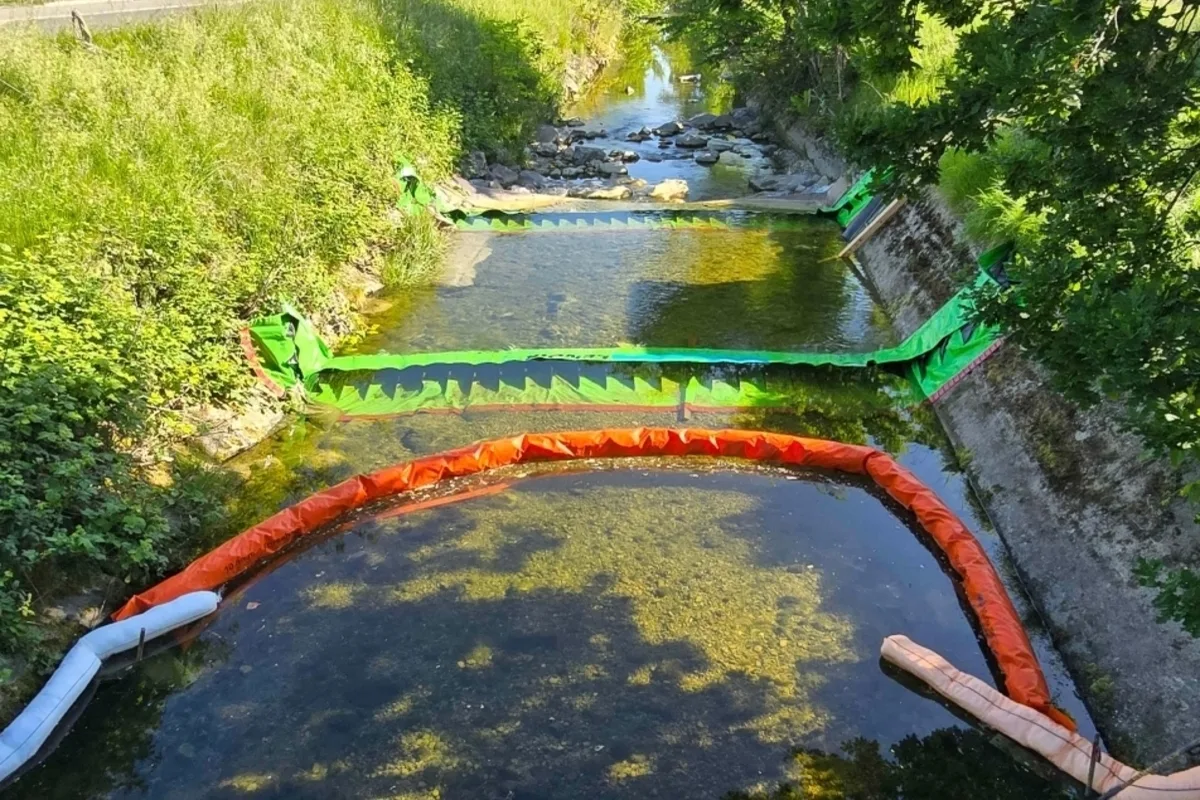 St. Gallen – Öl nach Verkehrsunfall in die Natur gelangt