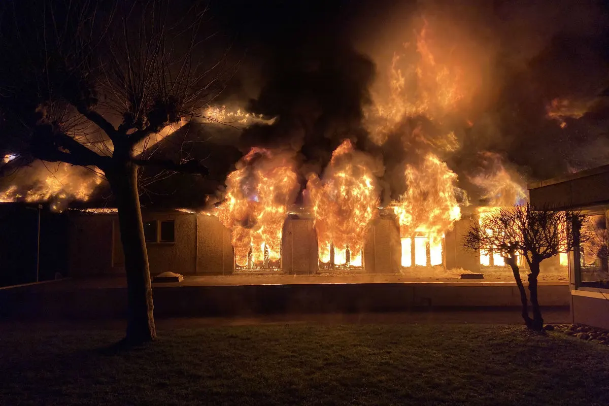 Holderbank AG - Turnhalle ein Raub der Flammen