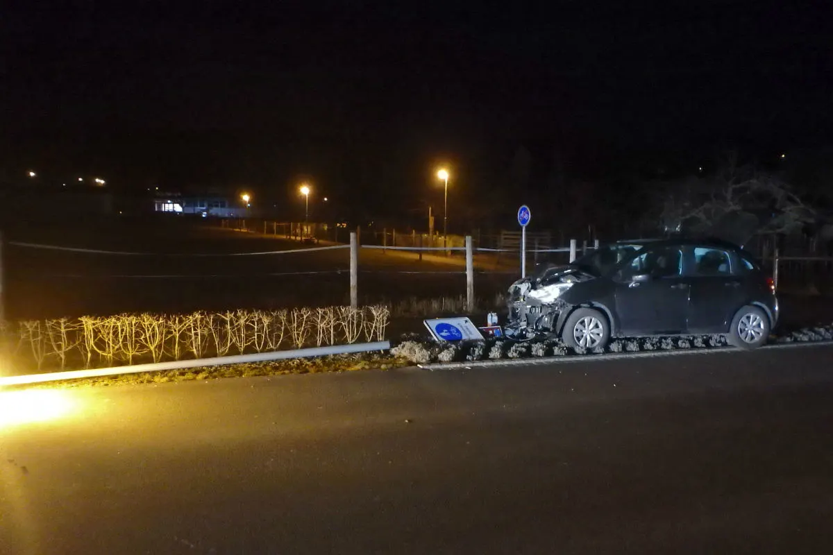 Villnachern AG - Strassenlampe gerammt