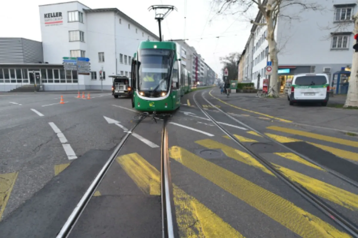 Basel BS - Velofahrer schwer verletzt