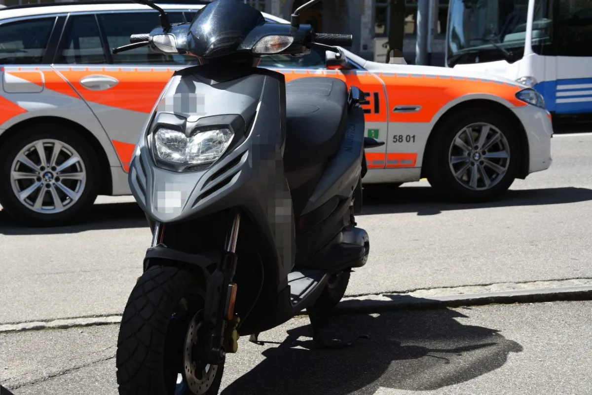 Wil SG - 80-jährige Fussgängerin von Roller angefahren