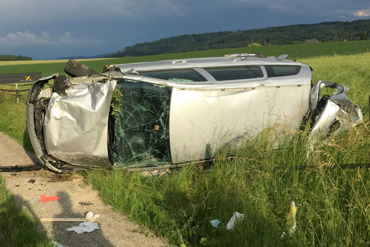 A6/Schüpfen BE - Drei Verletzte nach Auffahrunfall 