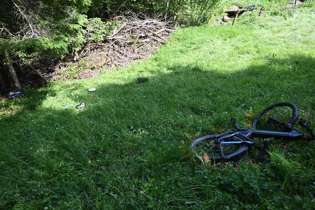 Unfall gestern in Necker SG  - E-Bikerin nach Sturz verletzt ins Spital geflogen