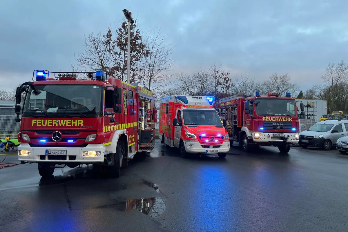 Detmold – Eine Person nach Unfall eingeklemmt