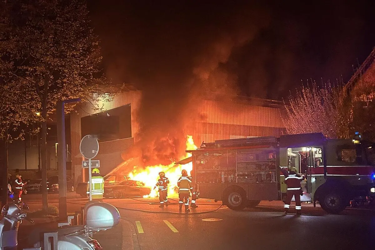 Dietikon ZH – Brandstiftung bei Autohaus vermutet