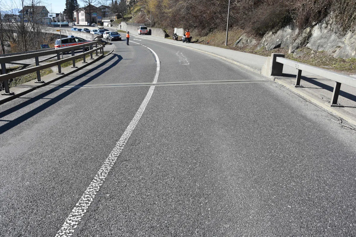 Neuhaus SG – Motorradfahrer bei Selbstunfall verletzt
