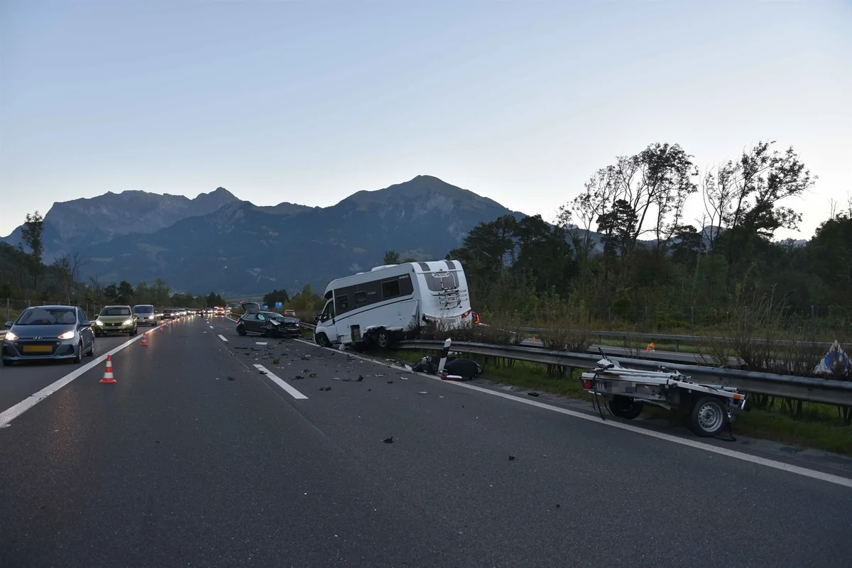 Zizers GR - Wuchtiger Unfall mit erheblichem Sachschaden 