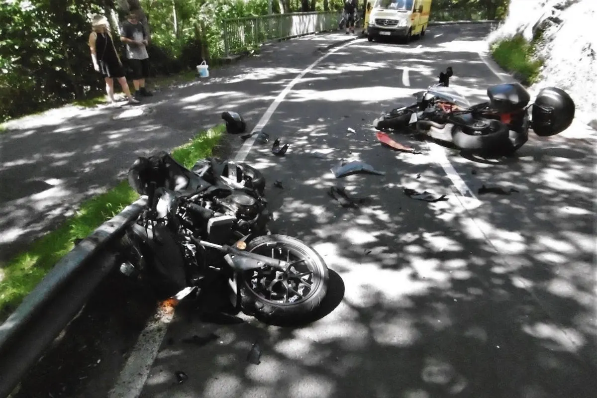 Simmerath – Ein Schwerverletzter nach einem Verkehrsunfall zwischen zwei Motorradfahrern