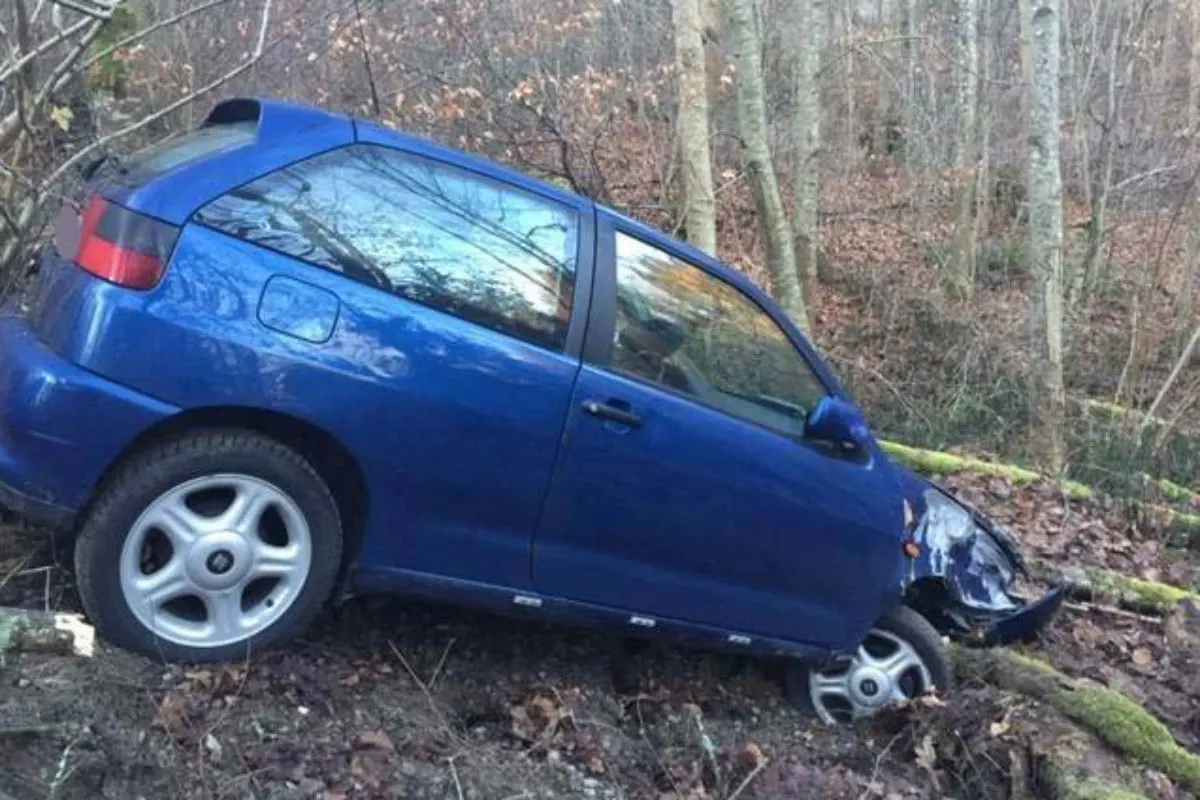 Spreitenbach AG - 19-Jähriger baut Selbstunfall und lässt Auto einfach stehen