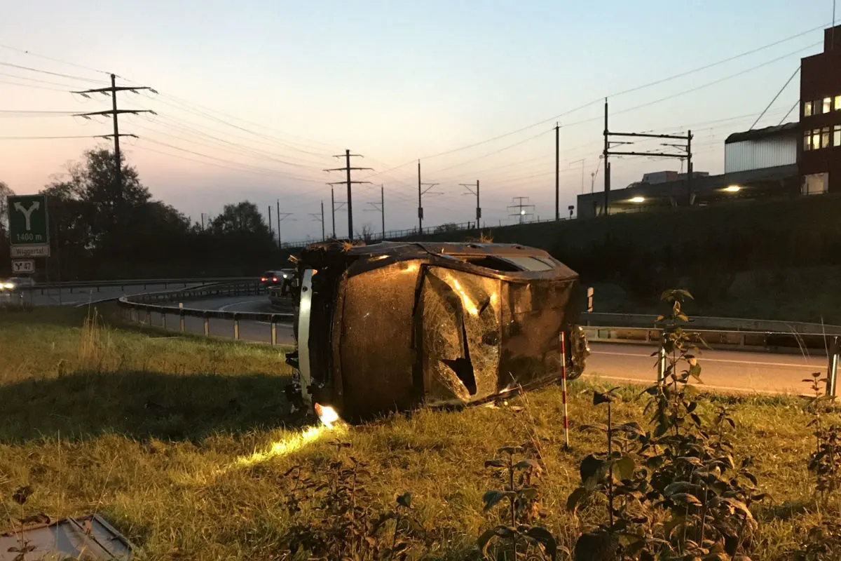 A1/Rothrist - Taxifahrerin stirbt bei Selbstunfall - Zeugenaufruf
