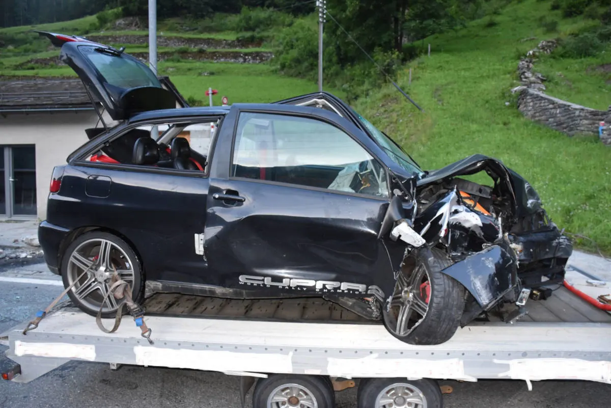 Le Prese GR - Auto gegen die Wand gesetzt