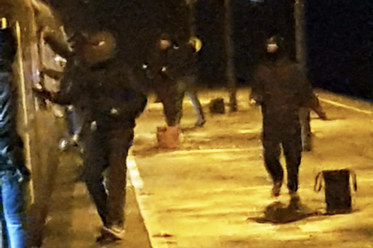 Graffiti Bombing am Bahnhof Bochum-Ehrenfeld - S-Bahn auf einer Fläche von 80 Quadratmetern besprüht